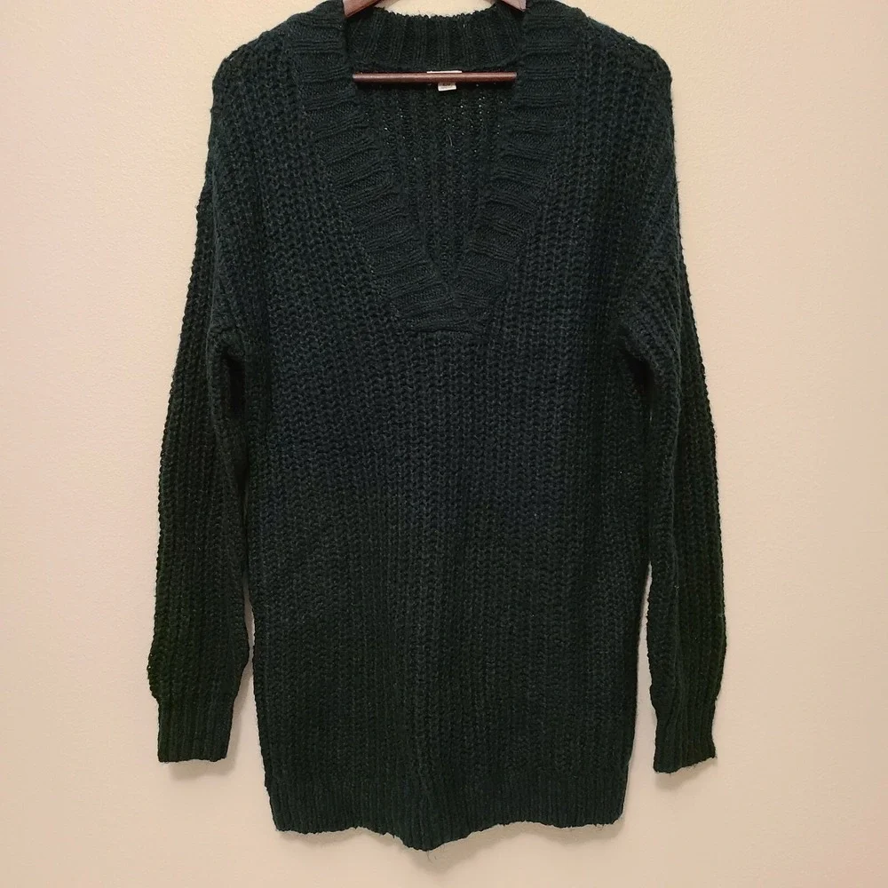 GARAGE Women's Soft Pullover Oversized Sweater Size XS‎ Vneck Green Olive Green